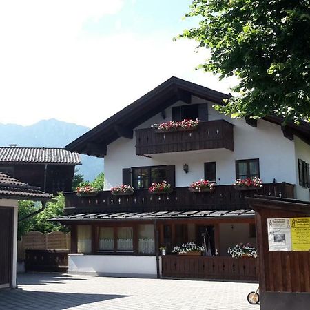 Ferienwohnung Franzi ガルミッシュ・パルテンキルヒェン エクステリア 写真